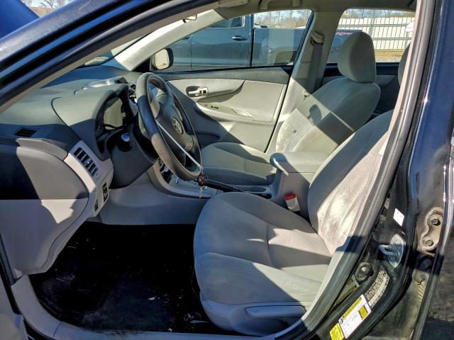 Toyota Corolla Base Image 10