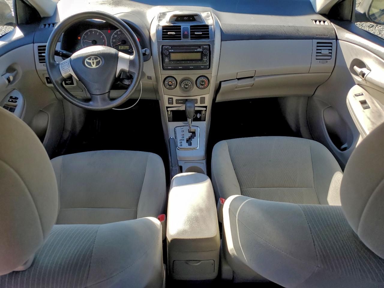 Toyota Corolla Base Image 8