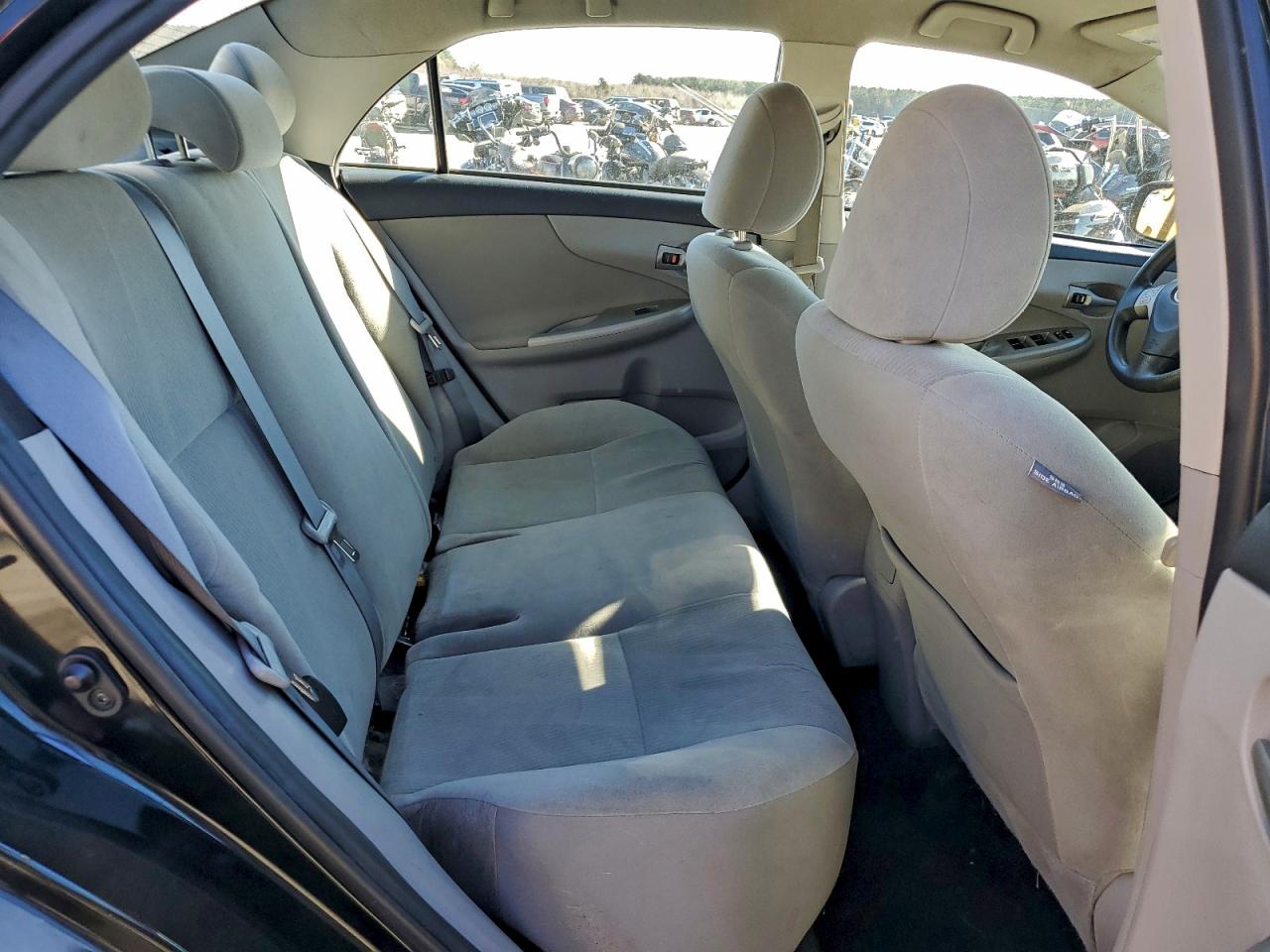 Toyota Corolla Base Image 7