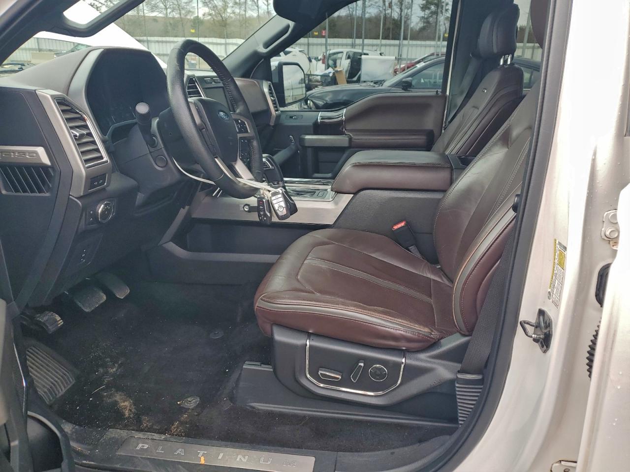 Ford F-150 Supercrew Image 11