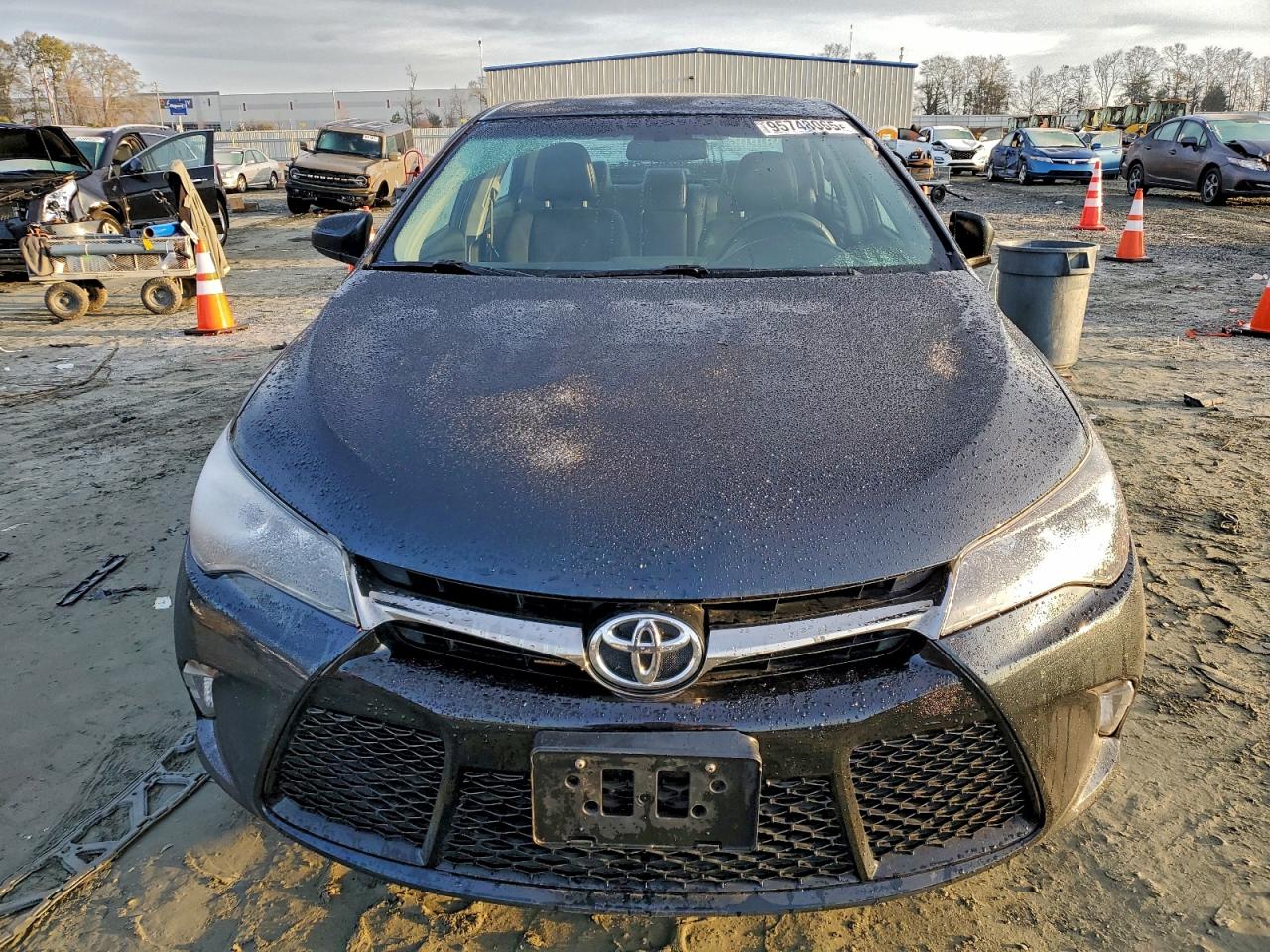 Toyota Camry Le Image 6