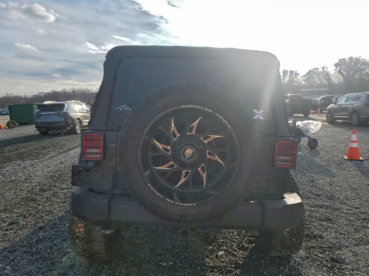 Jeep Wrangler Sahara Image 6