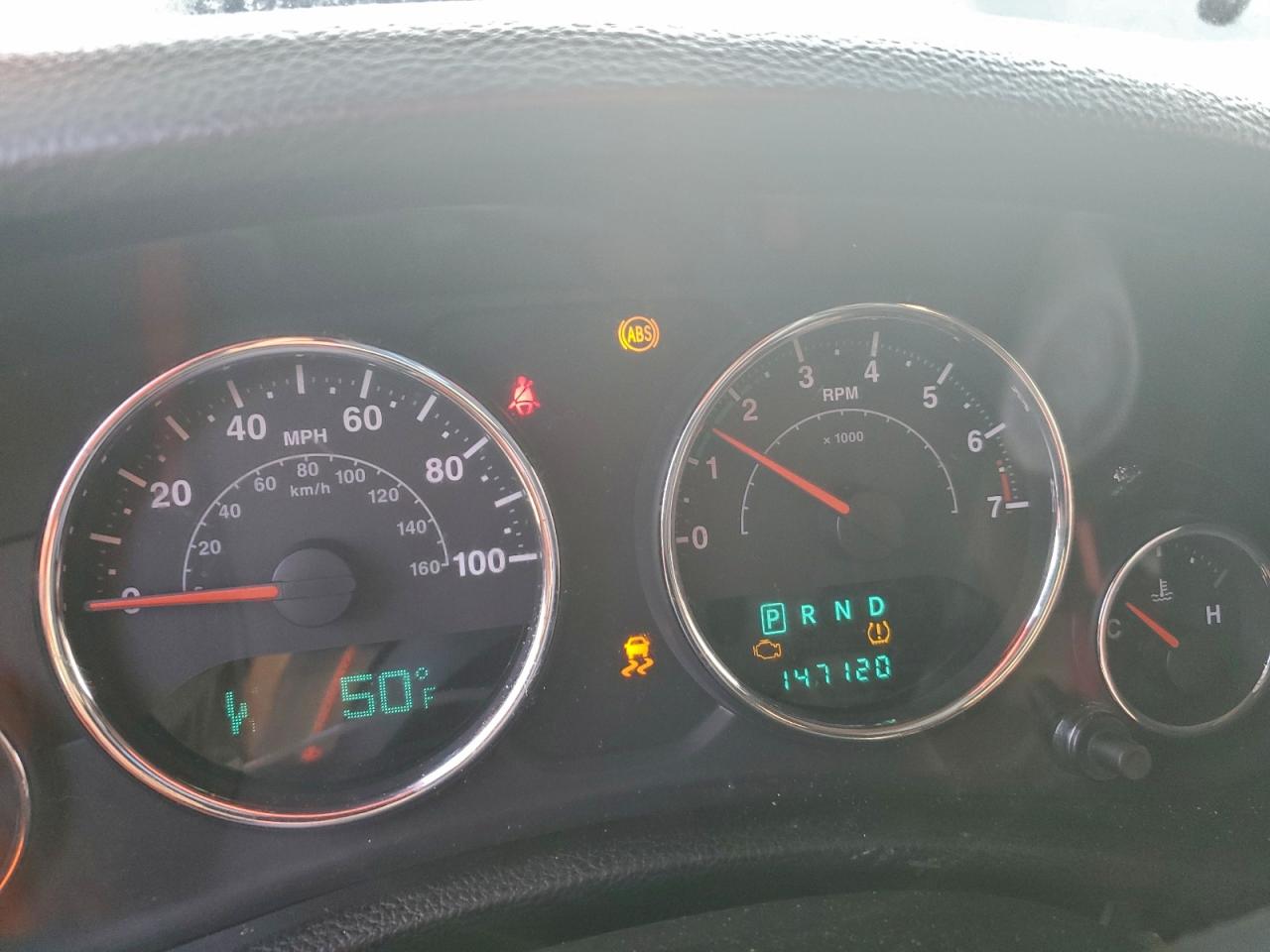 Jeep Wrangler Sahara Image 3