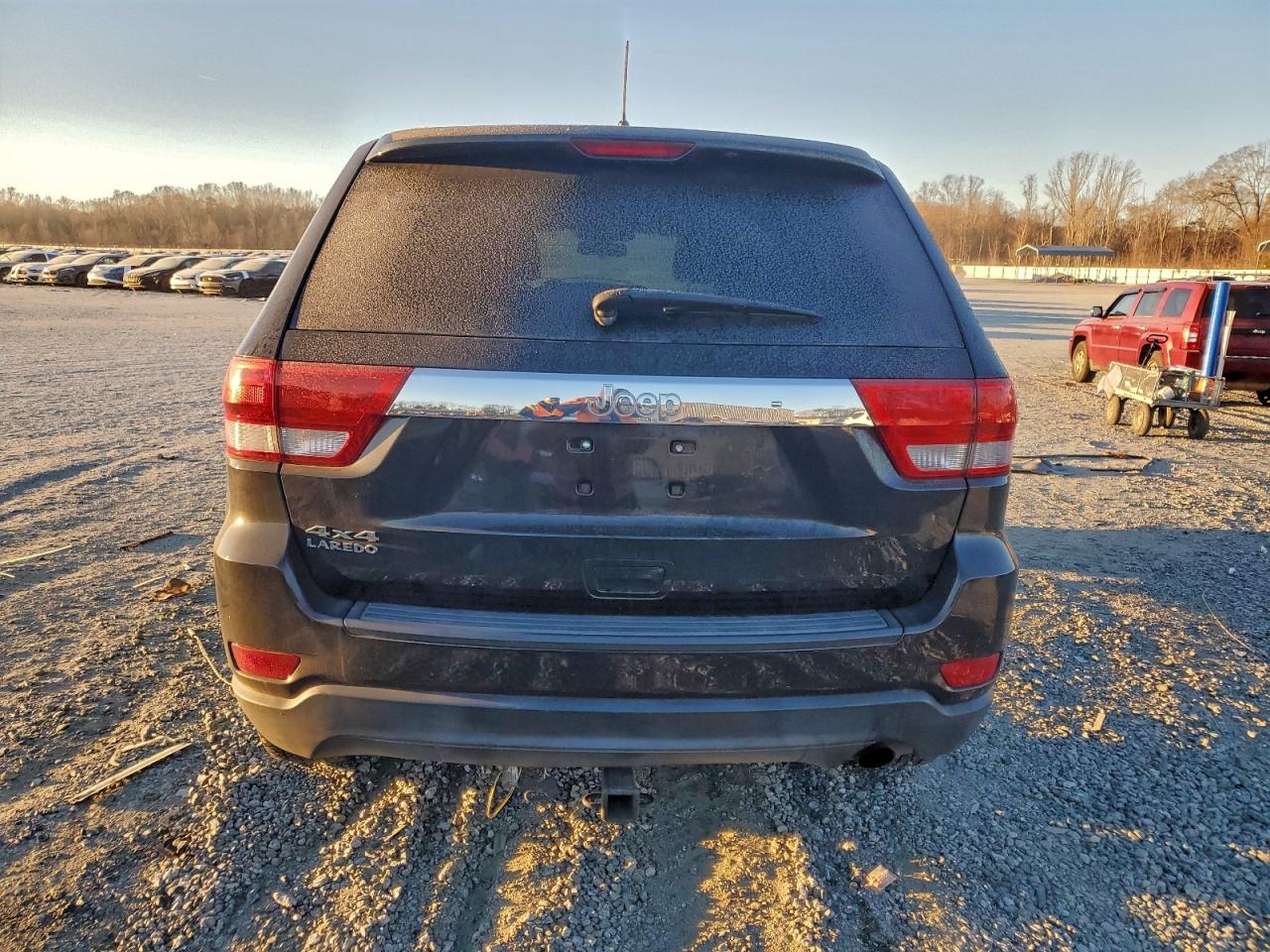 Jeep Grand Cherokee Laredo Image 2