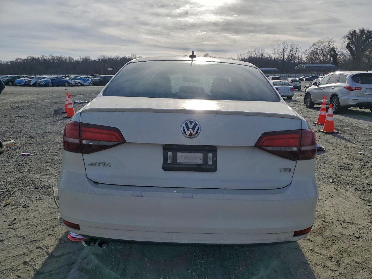 Volkswagen Jetta Sport Image 3