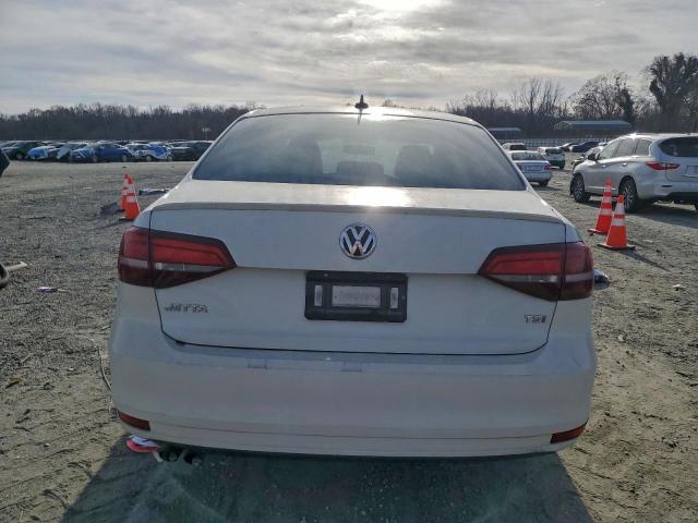 Volkswagen Jetta Sport Image 3