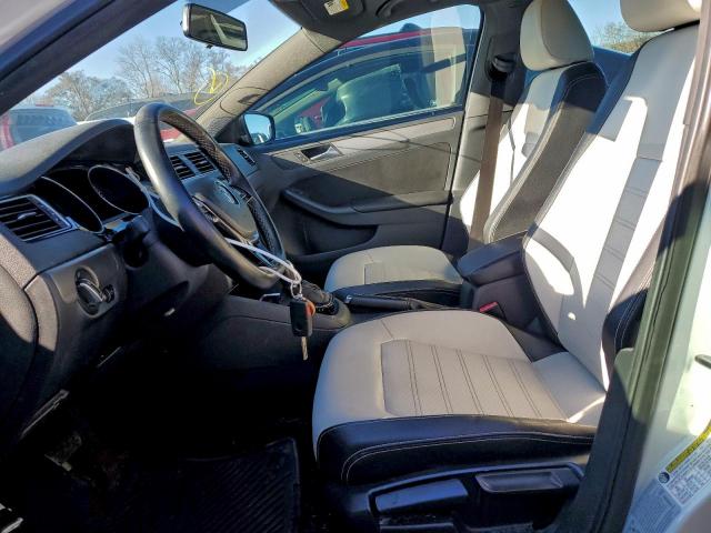 Volkswagen Jetta Sport Image 8