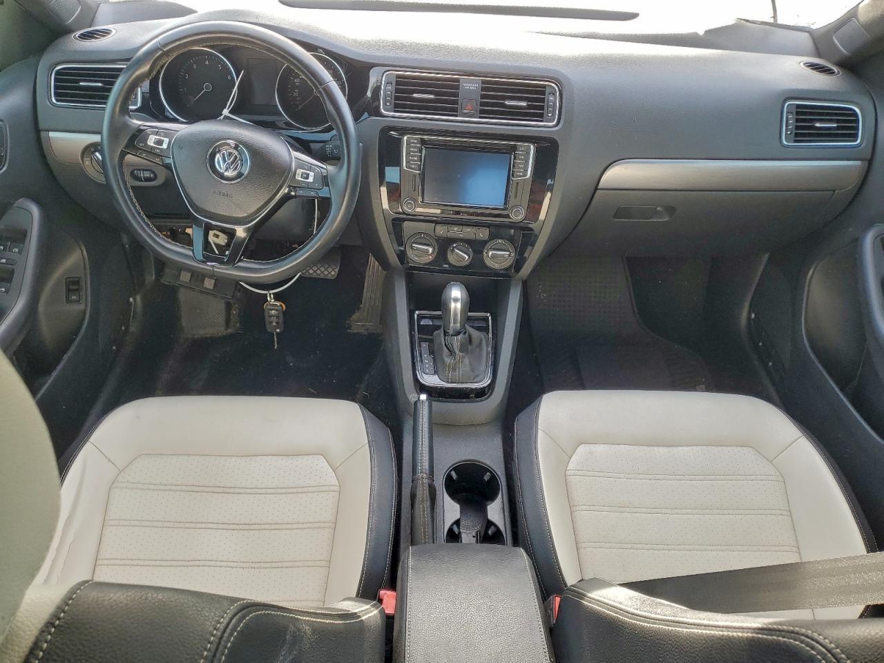 Volkswagen Jetta Sport Image 6