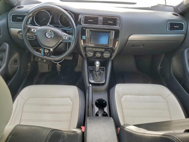 Volkswagen Jetta Sport Image 6