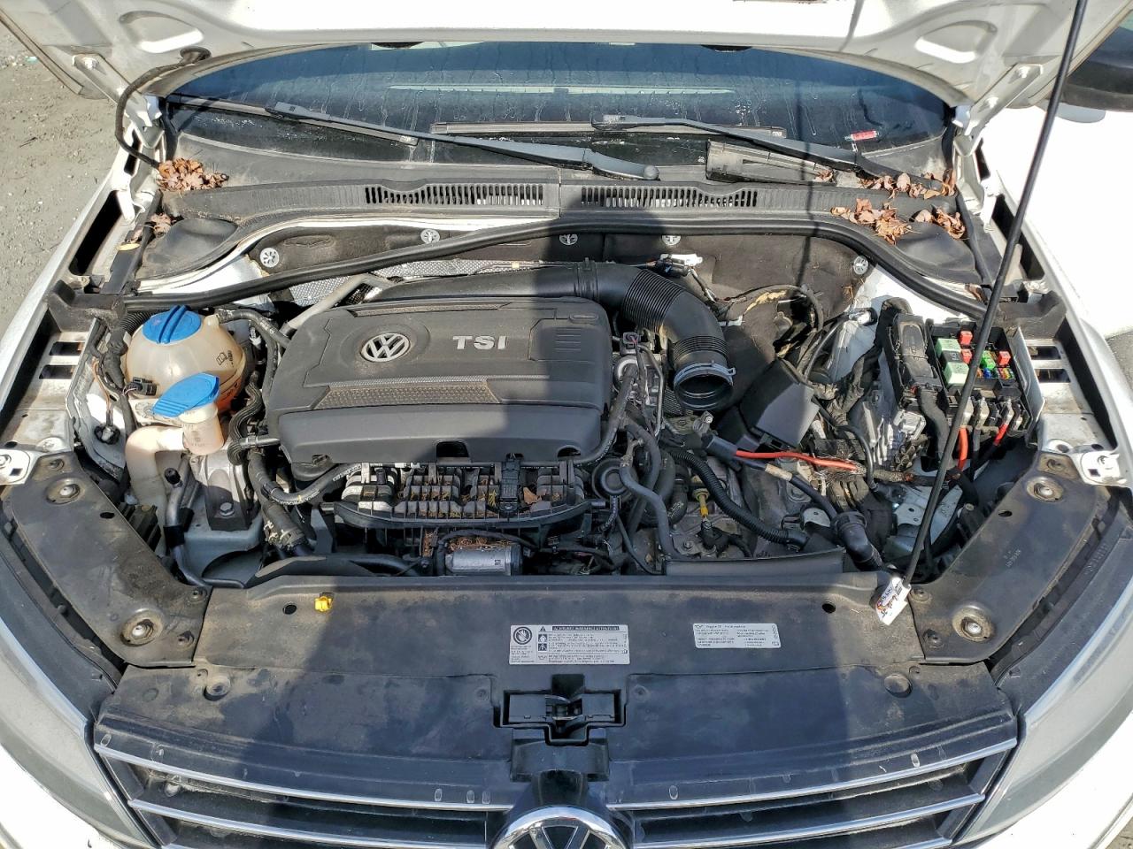 Volkswagen Jetta Sport Image 12