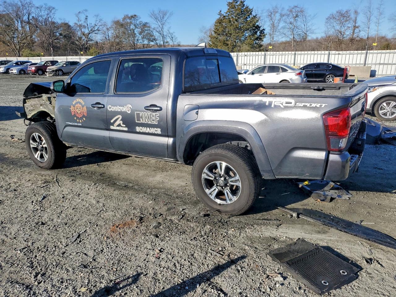 Toyota Tacoma Double Cab Image 3