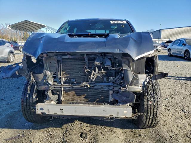 Toyota Tacoma Double Cab Image 4