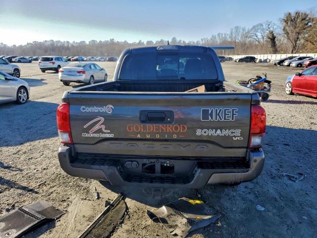 Toyota Tacoma Double Cab Image 5