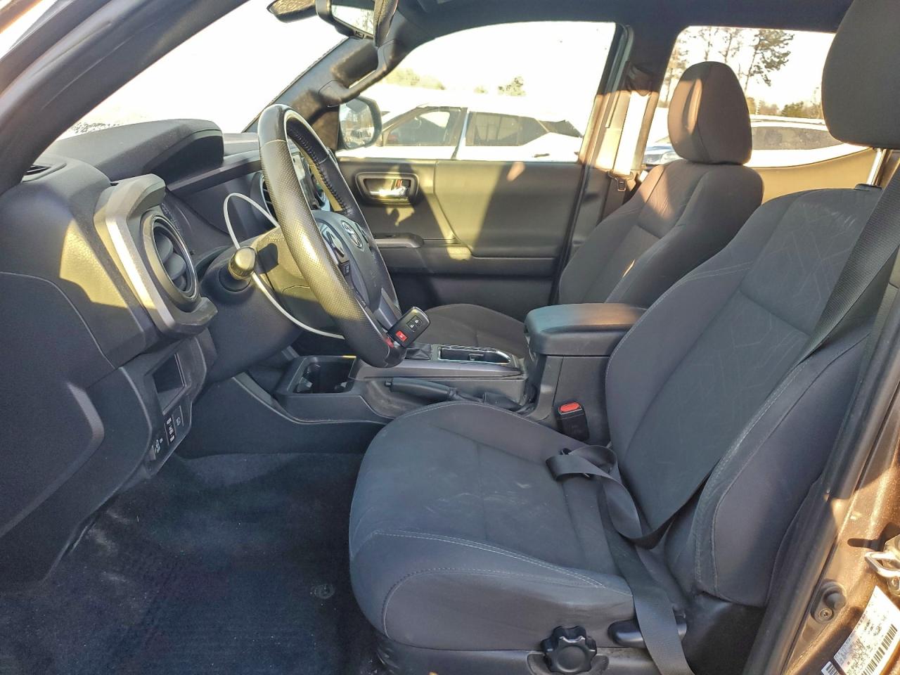 Toyota Tacoma Double Cab Image 9