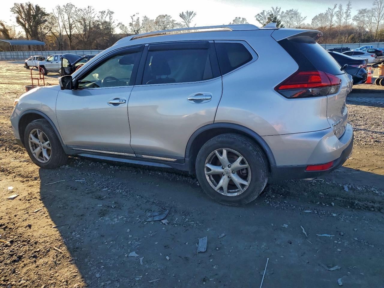 Nissan Rogue S Image 3