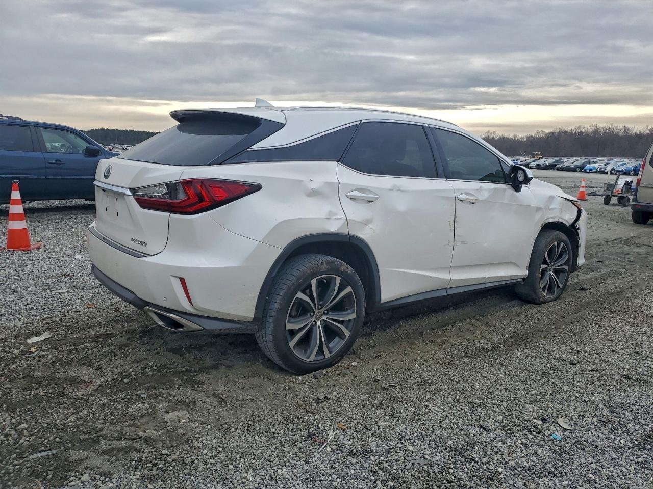 Lexus RX 350 Base Image 10