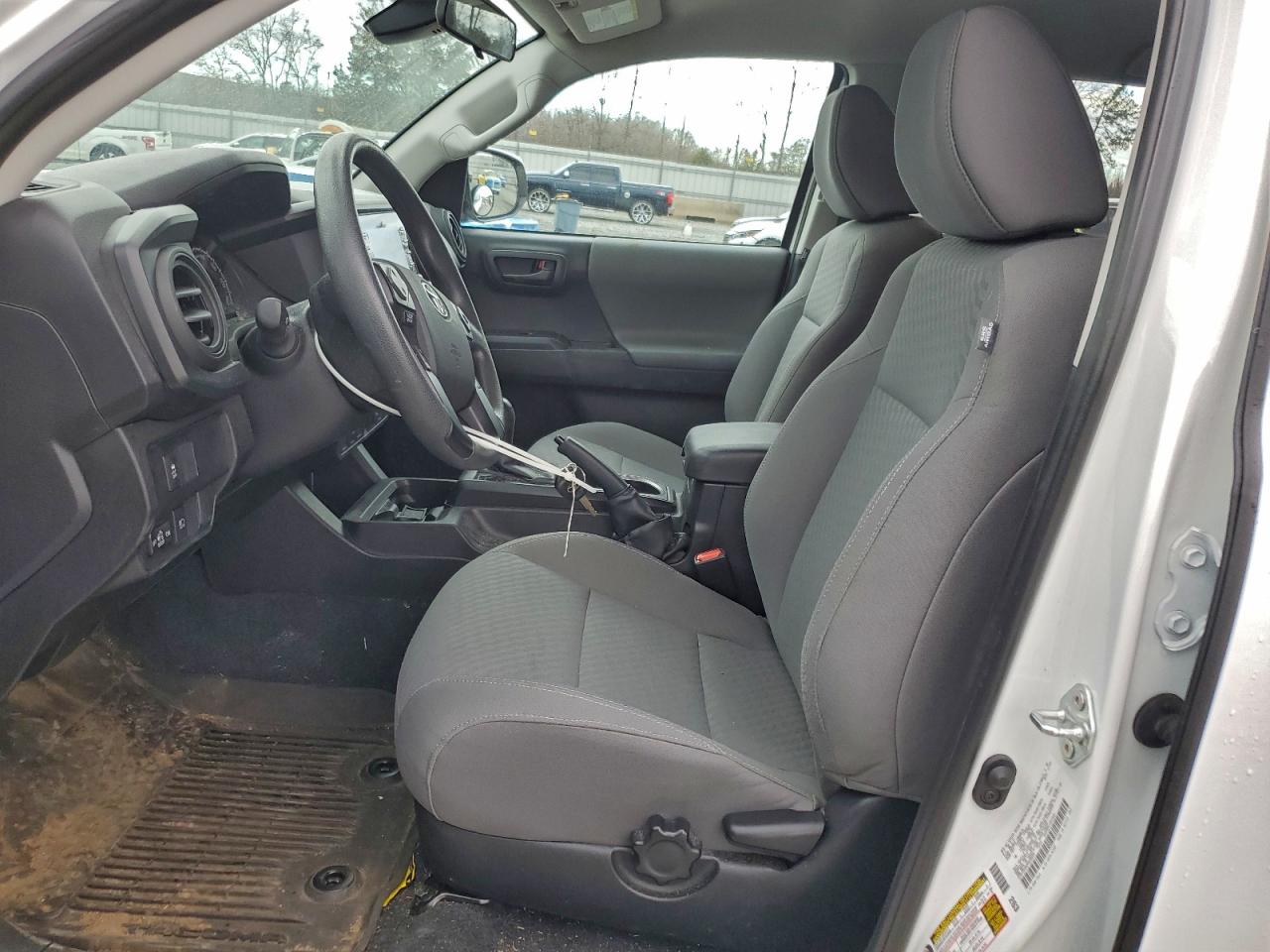 Toyota Tacoma Double Cab Image 3