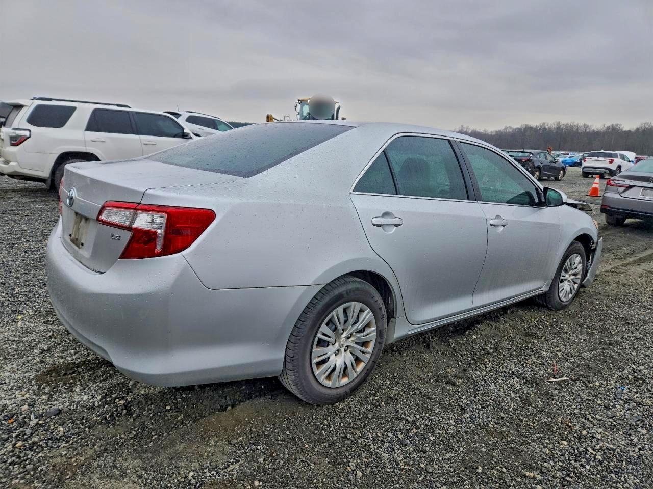 Toyota Camry L Image 12