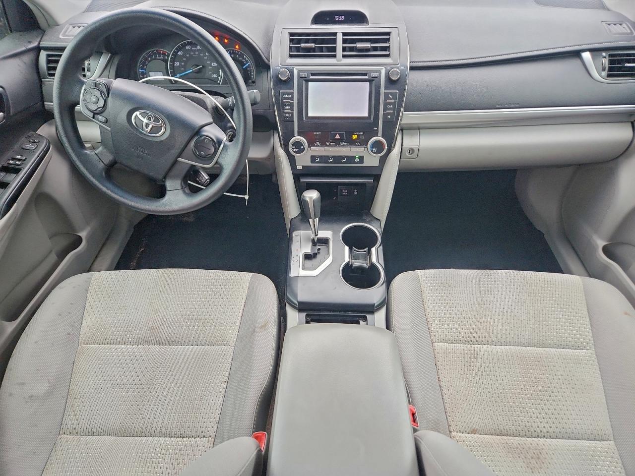 Toyota Camry L Image 6