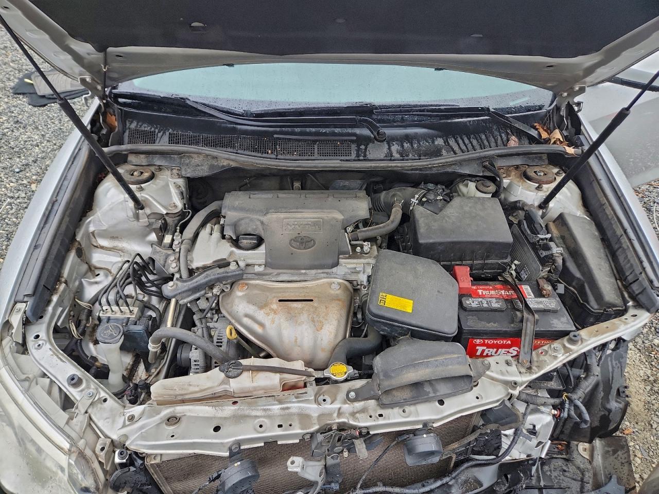 Toyota Camry L Image 10