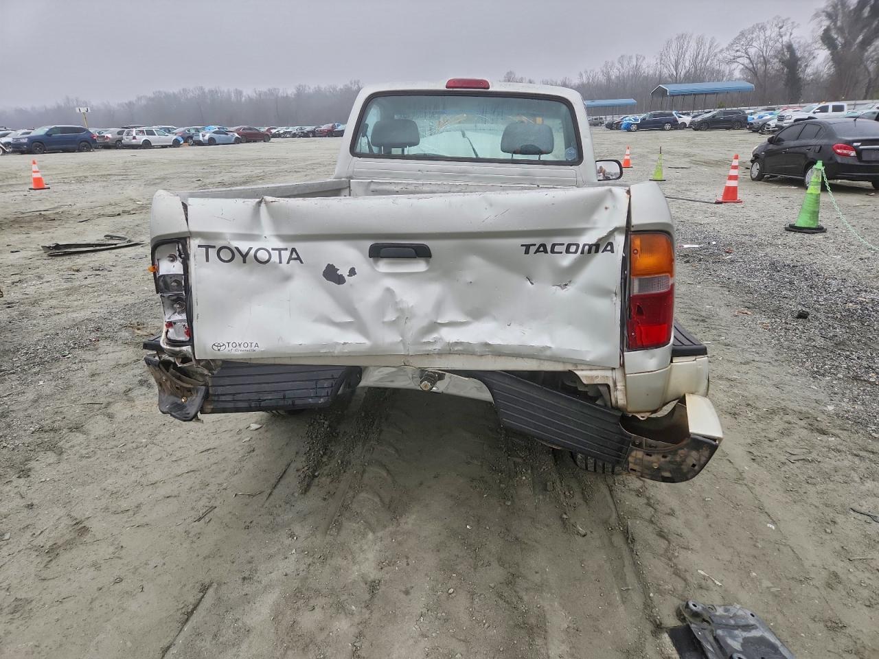 Toyota Tacoma Image 3