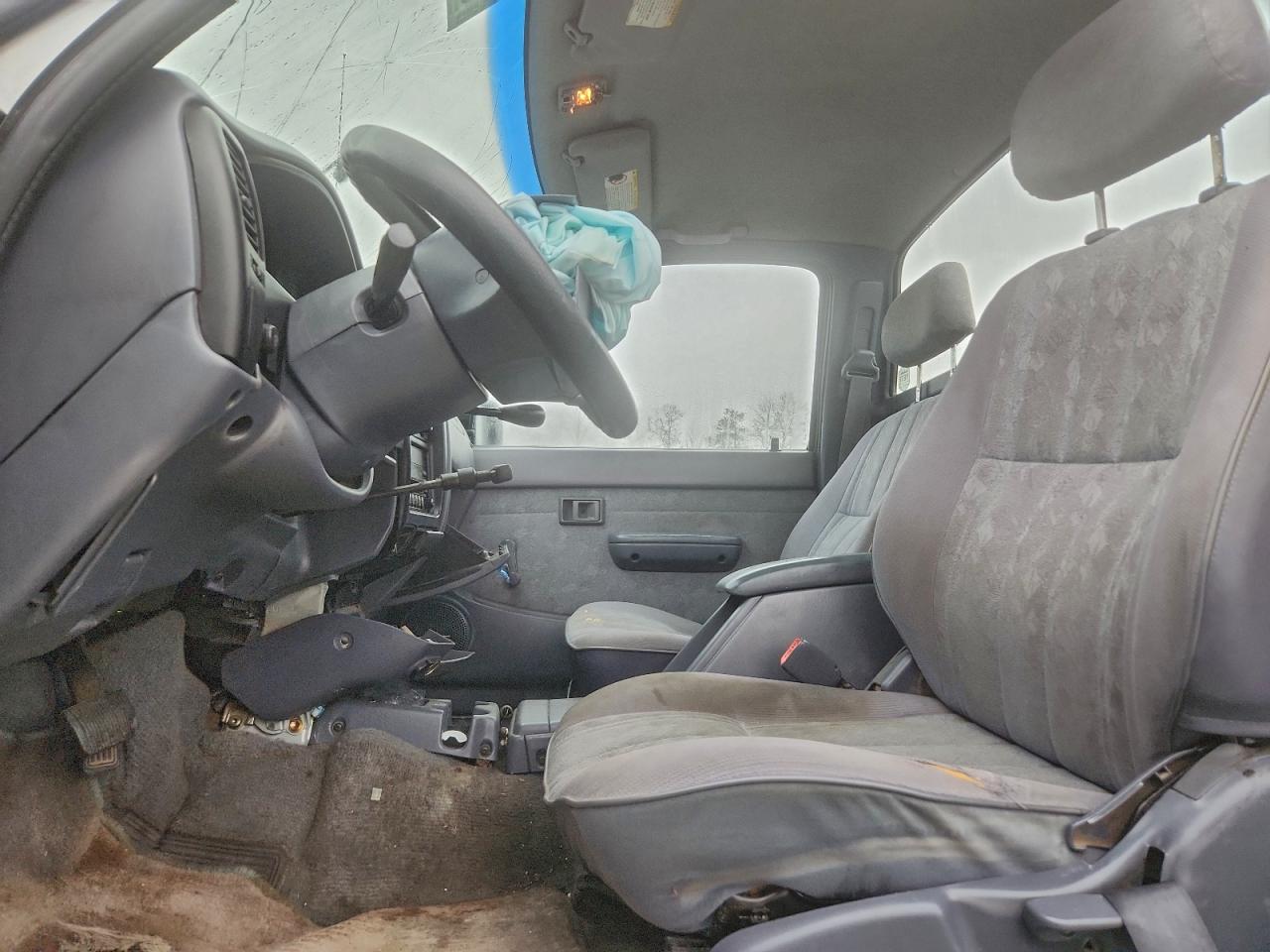 Toyota Tacoma Image 9