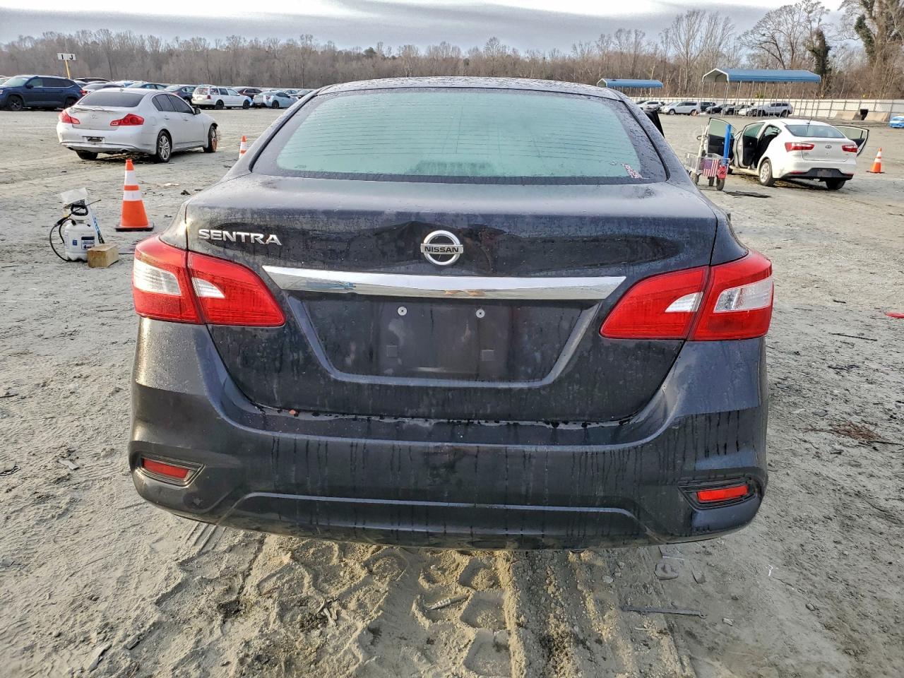 Nissan Sentra S Image 8