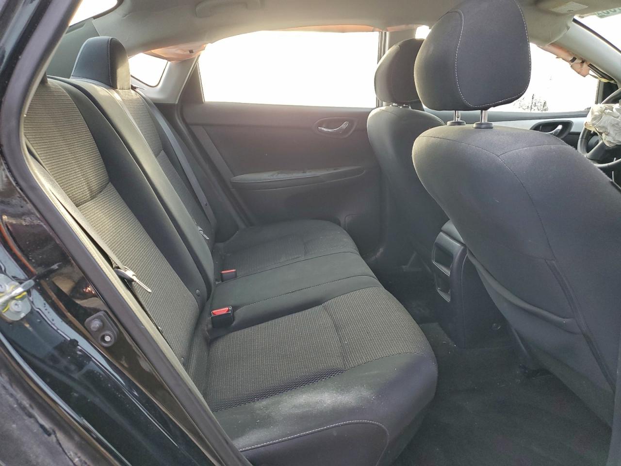 Nissan Sentra S Image 7