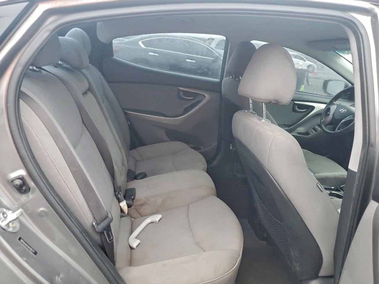 Hyundai ELANTRA Gls Image 9