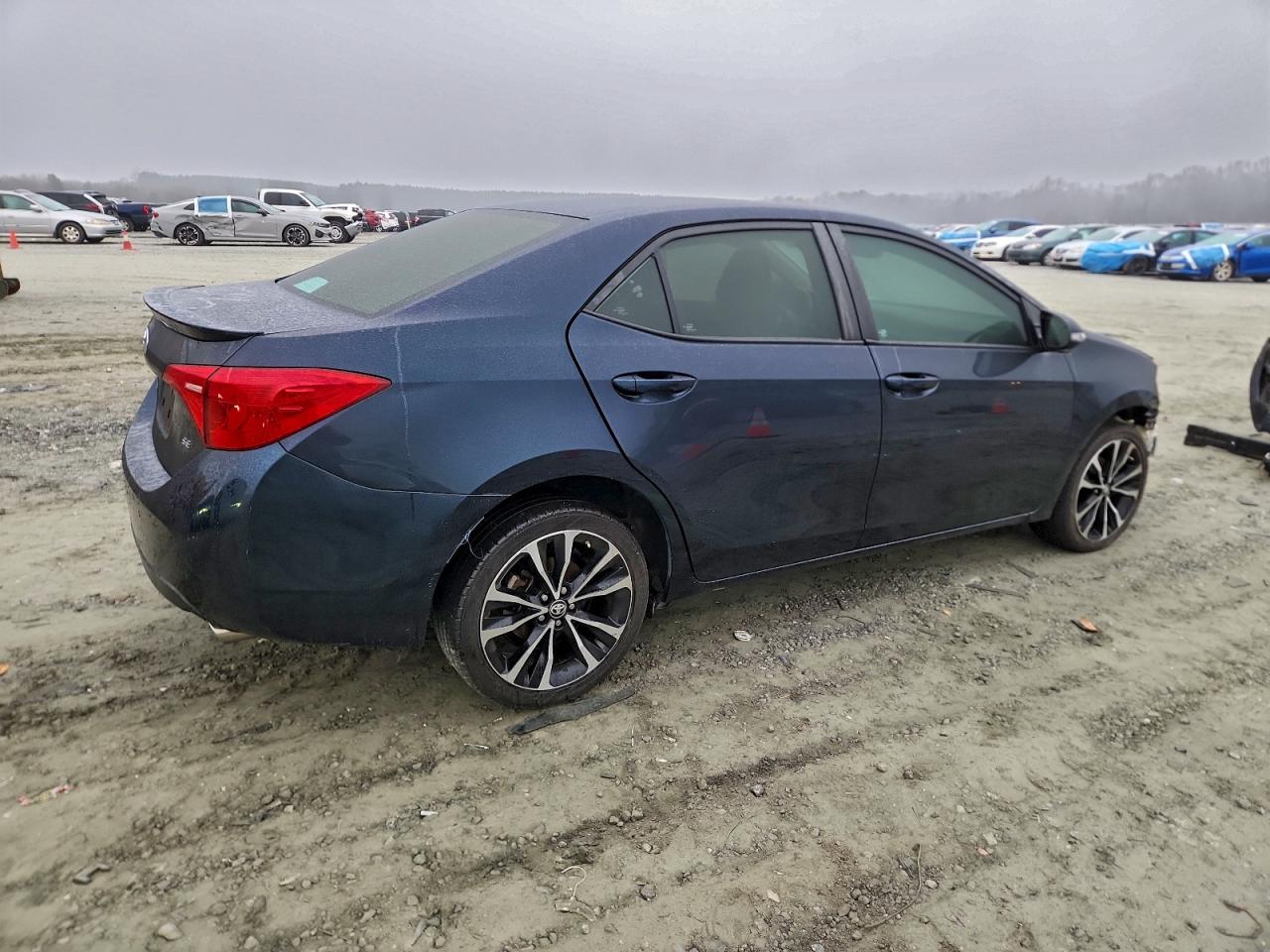 Toyota Corolla L Image 2