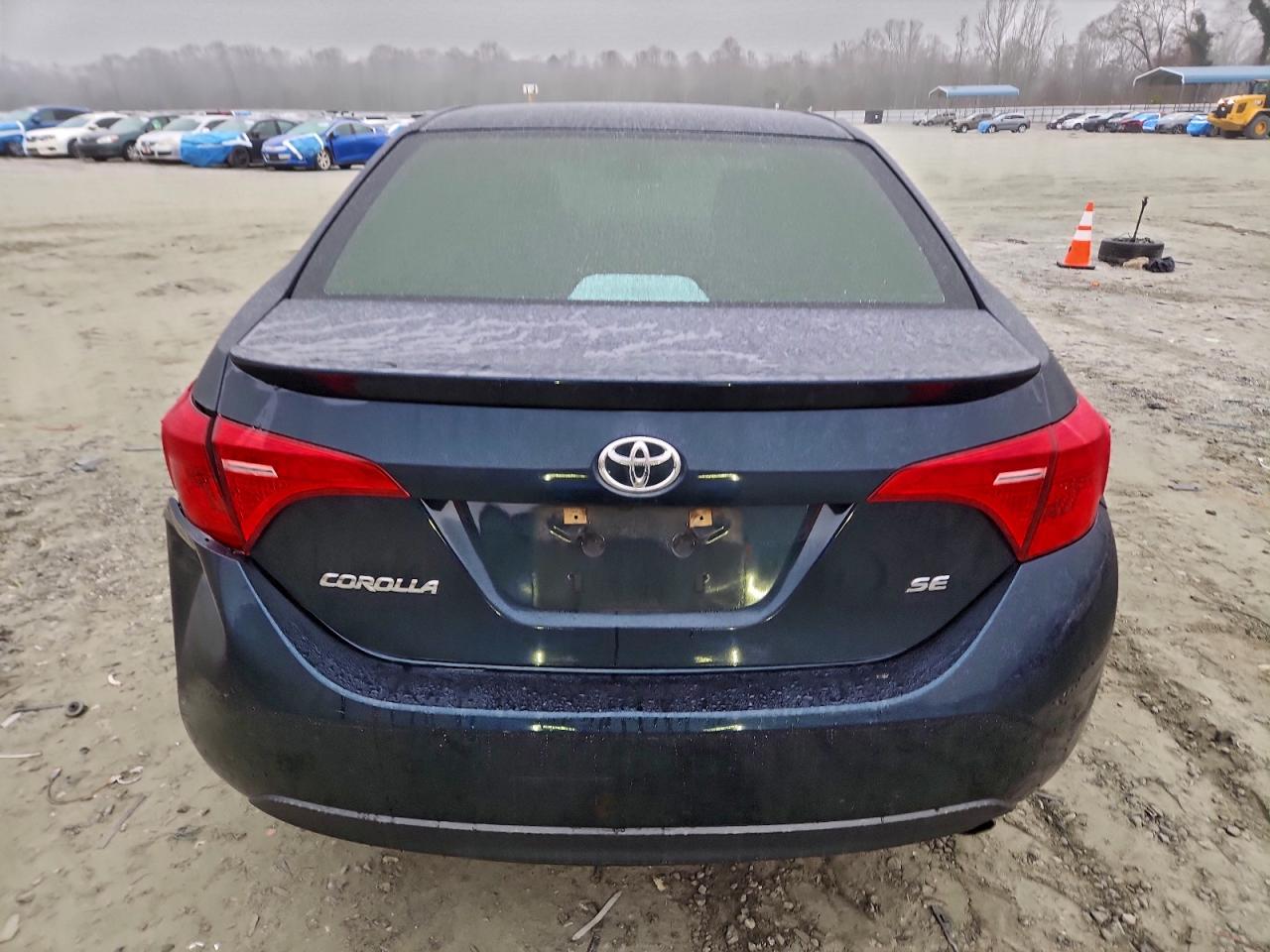 Toyota Corolla L Image 11