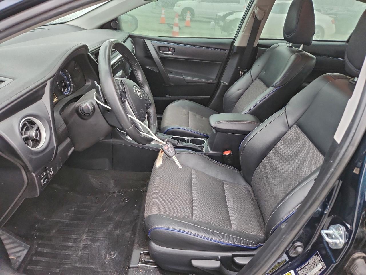 Toyota Corolla L Image 6