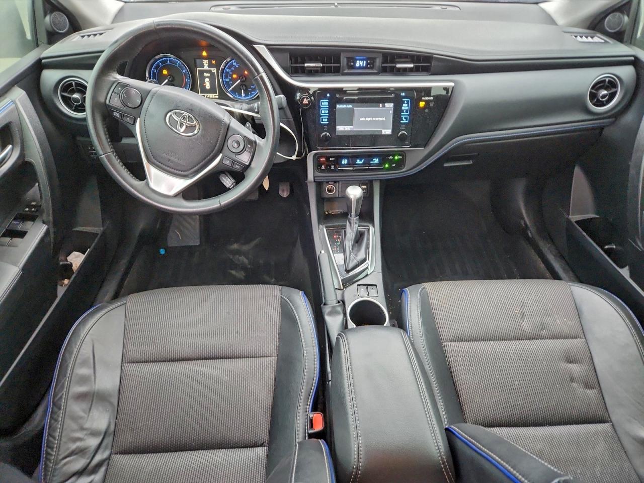 Toyota Corolla L Image 8