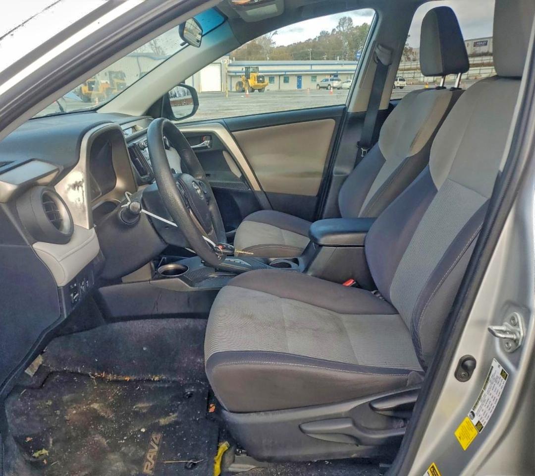 Toyota RAV4 Xle Image 6