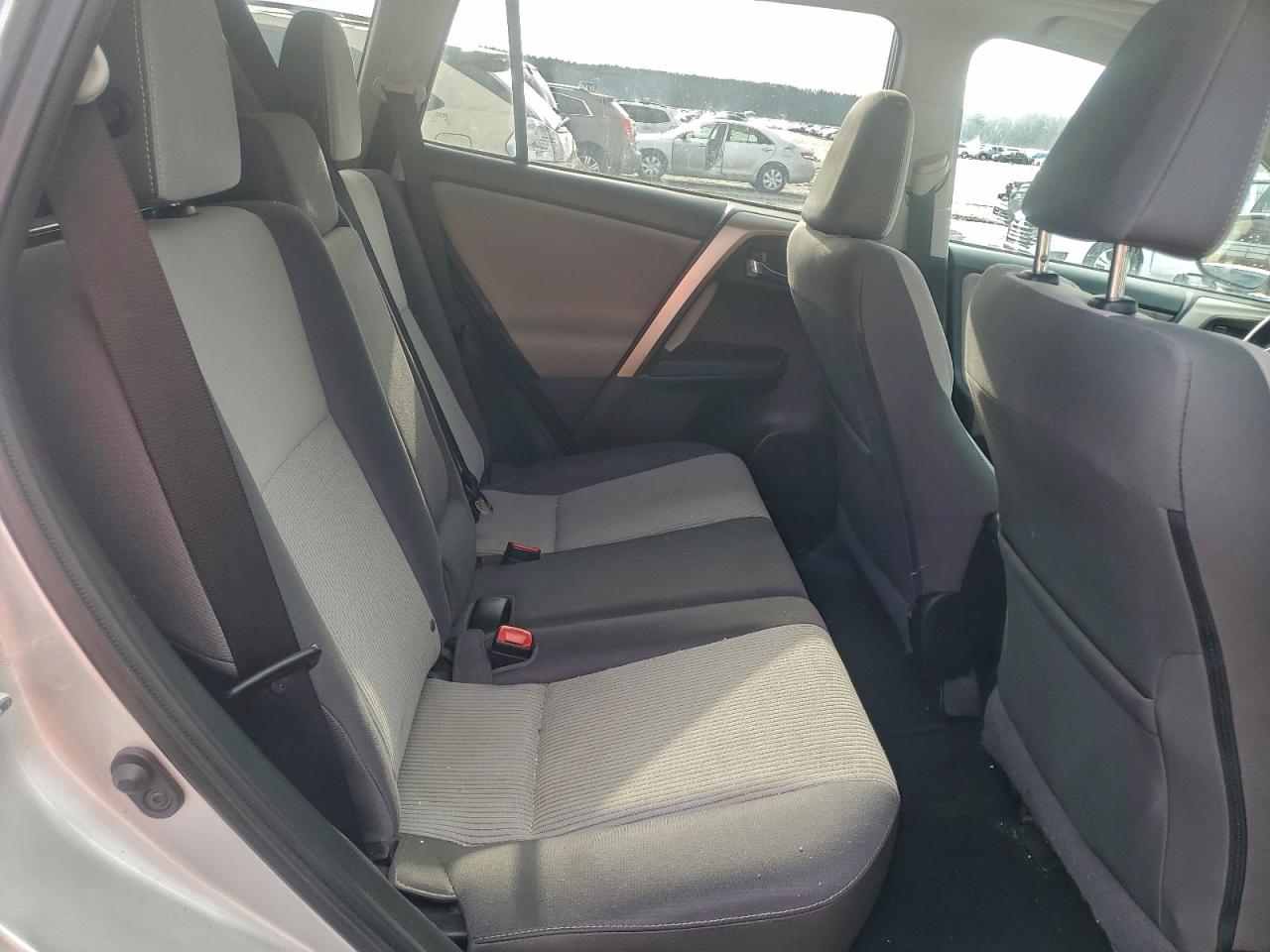 Toyota RAV4 Xle Image 8