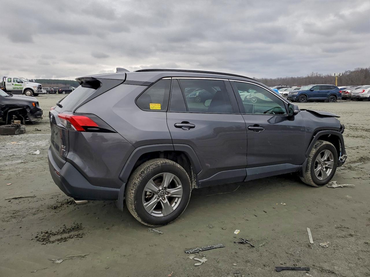 Toyota RAV4 Xle Image 12