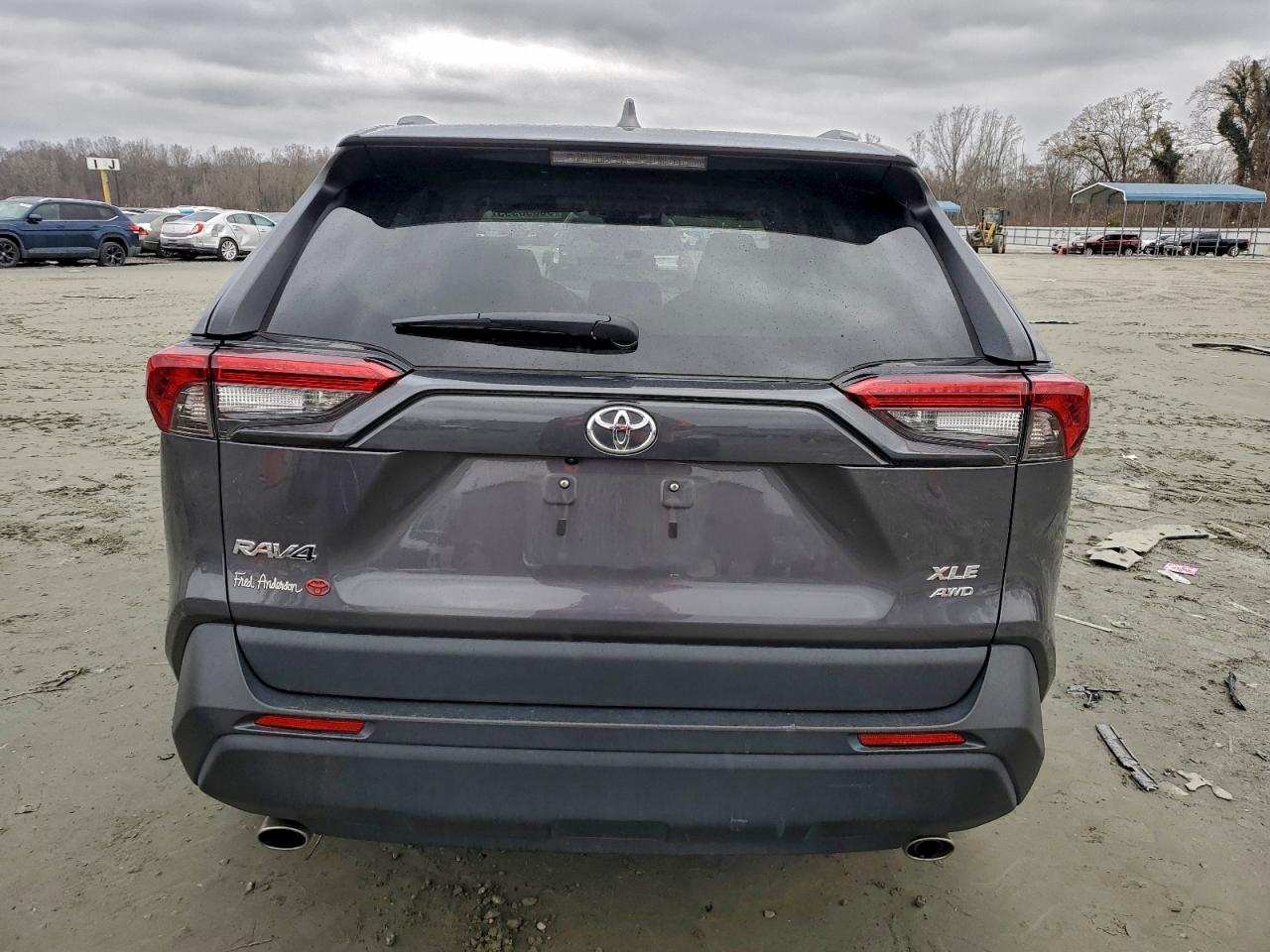 Toyota RAV4 Xle Image 6