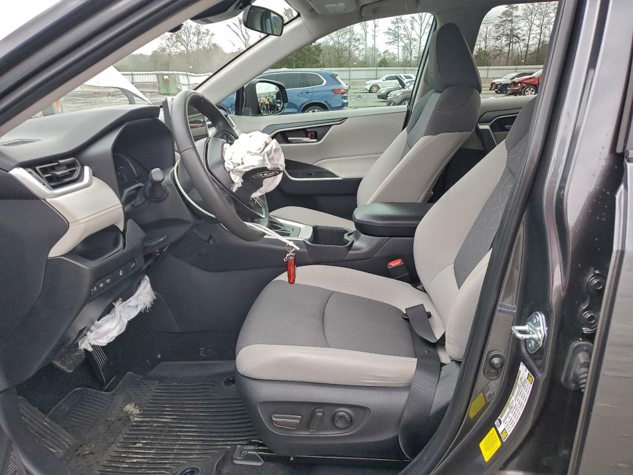 Toyota RAV4 Xle Image 2