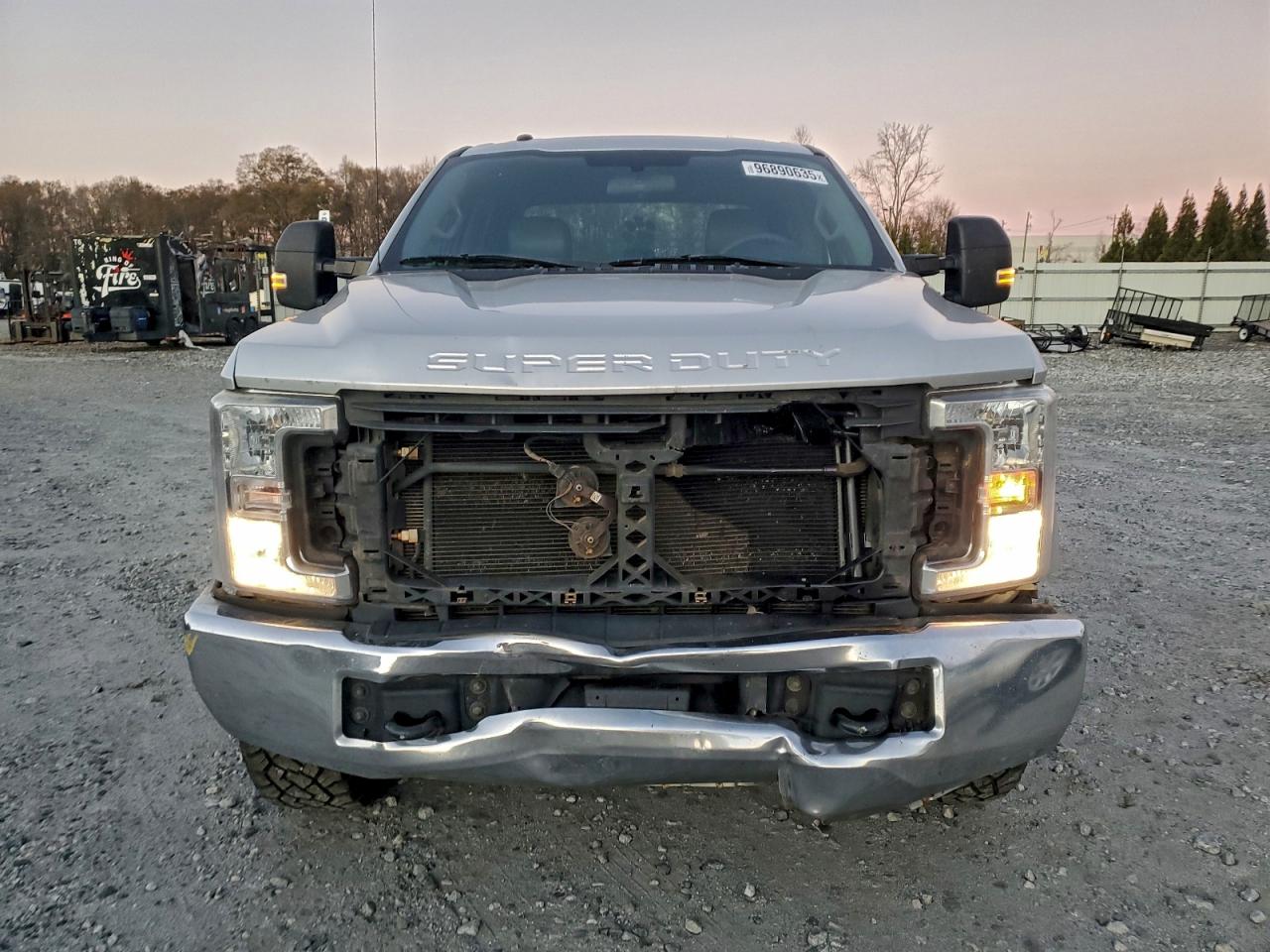 Ford F-250 Super Duty Image 4