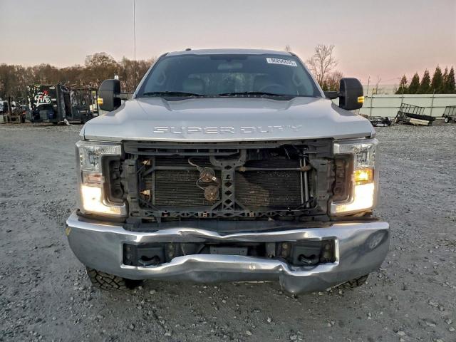 Ford F-250 Super Duty Image 4