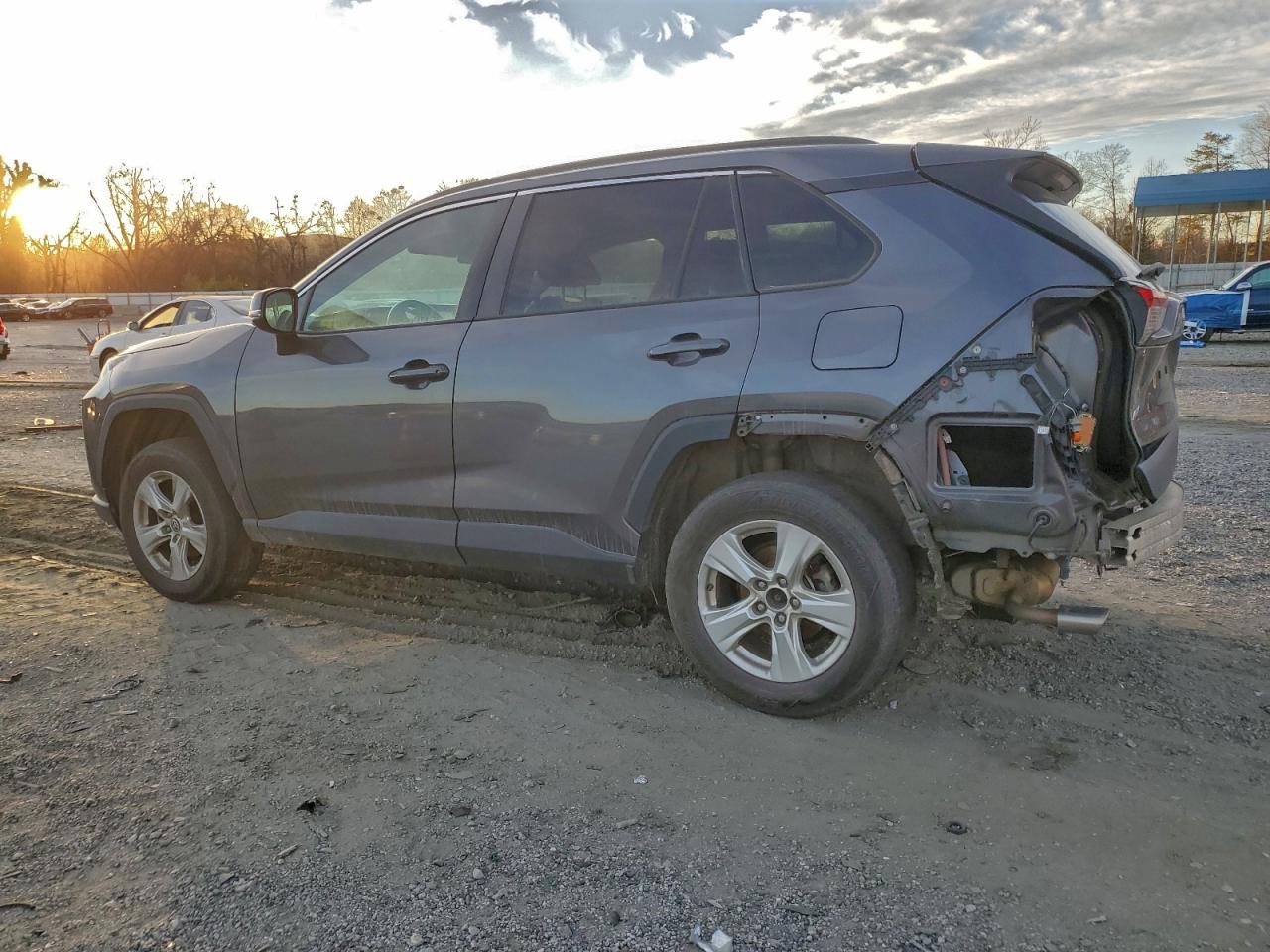 Toyota RAV4 Xle Image 8