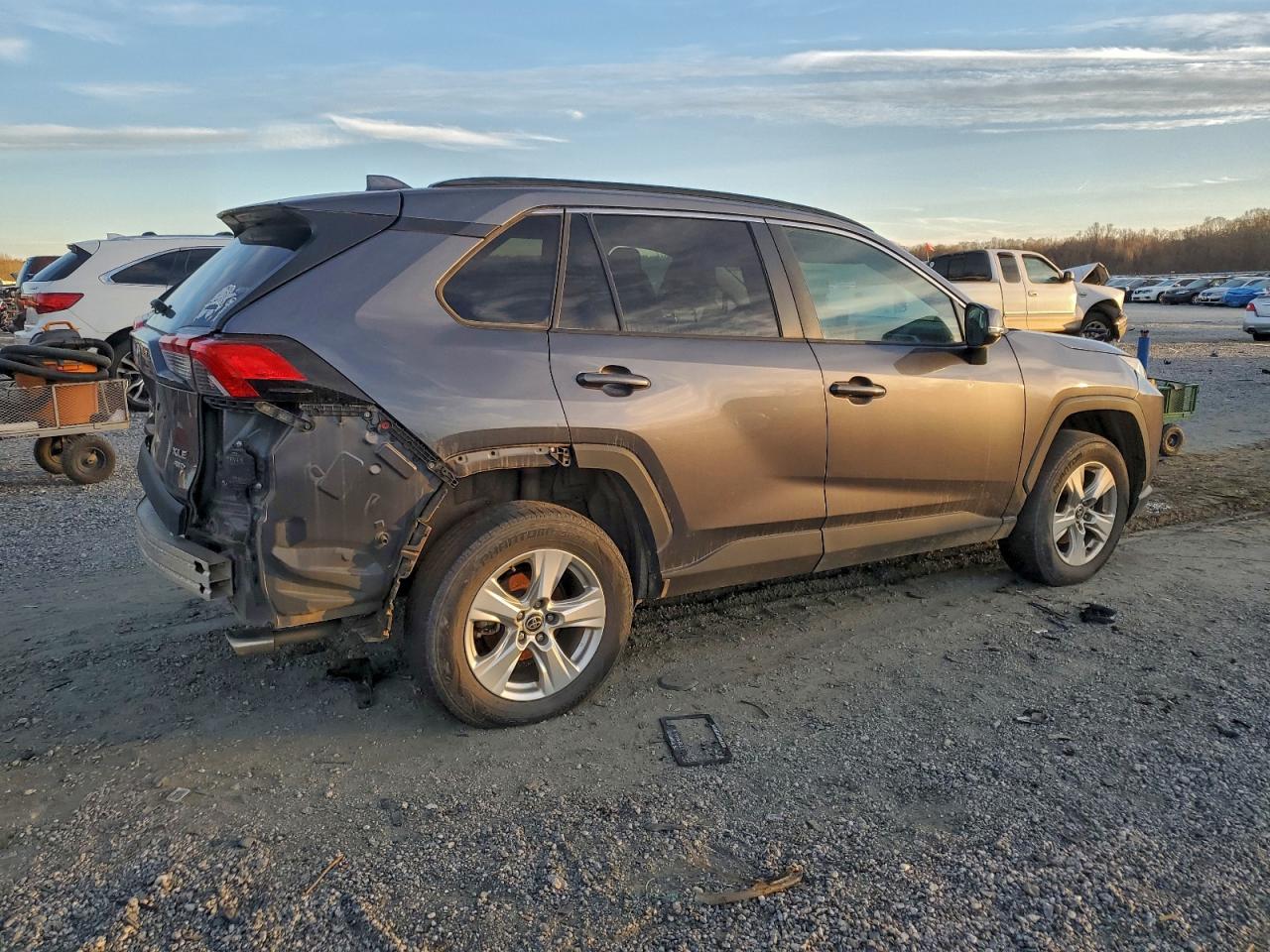 Toyota RAV4 Xle Image 7