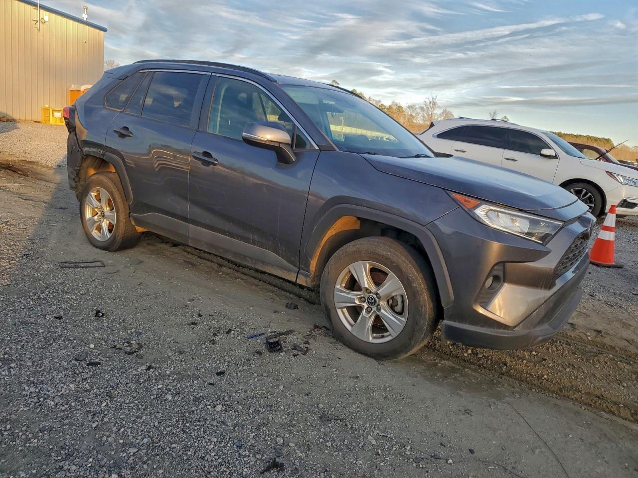 Toyota RAV4 Xle Image 2