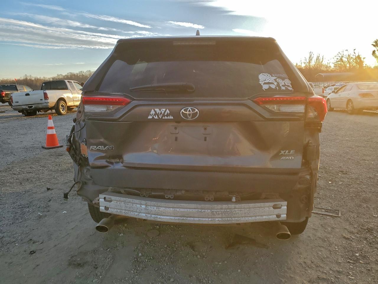 Toyota RAV4 Xle Image 9