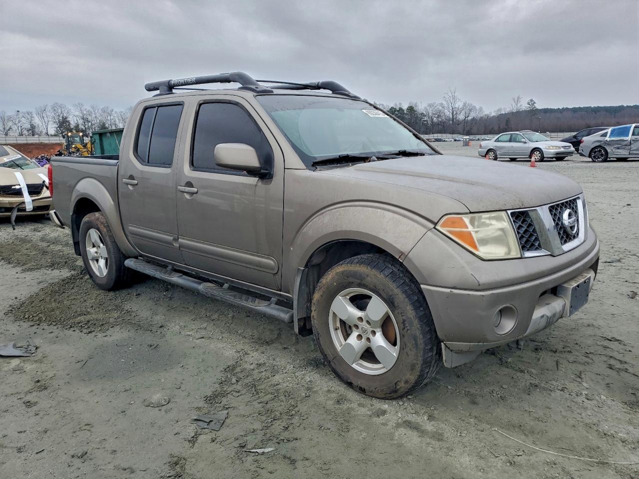 Nissan Frontier Crew Cab Le Image 5