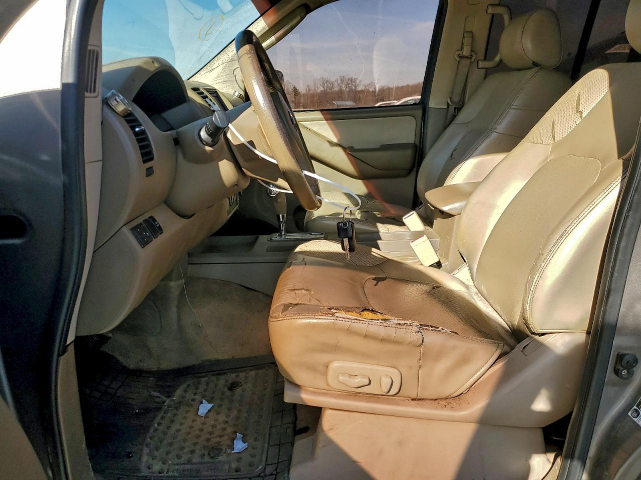 Nissan Frontier Crew Cab Le Image 8