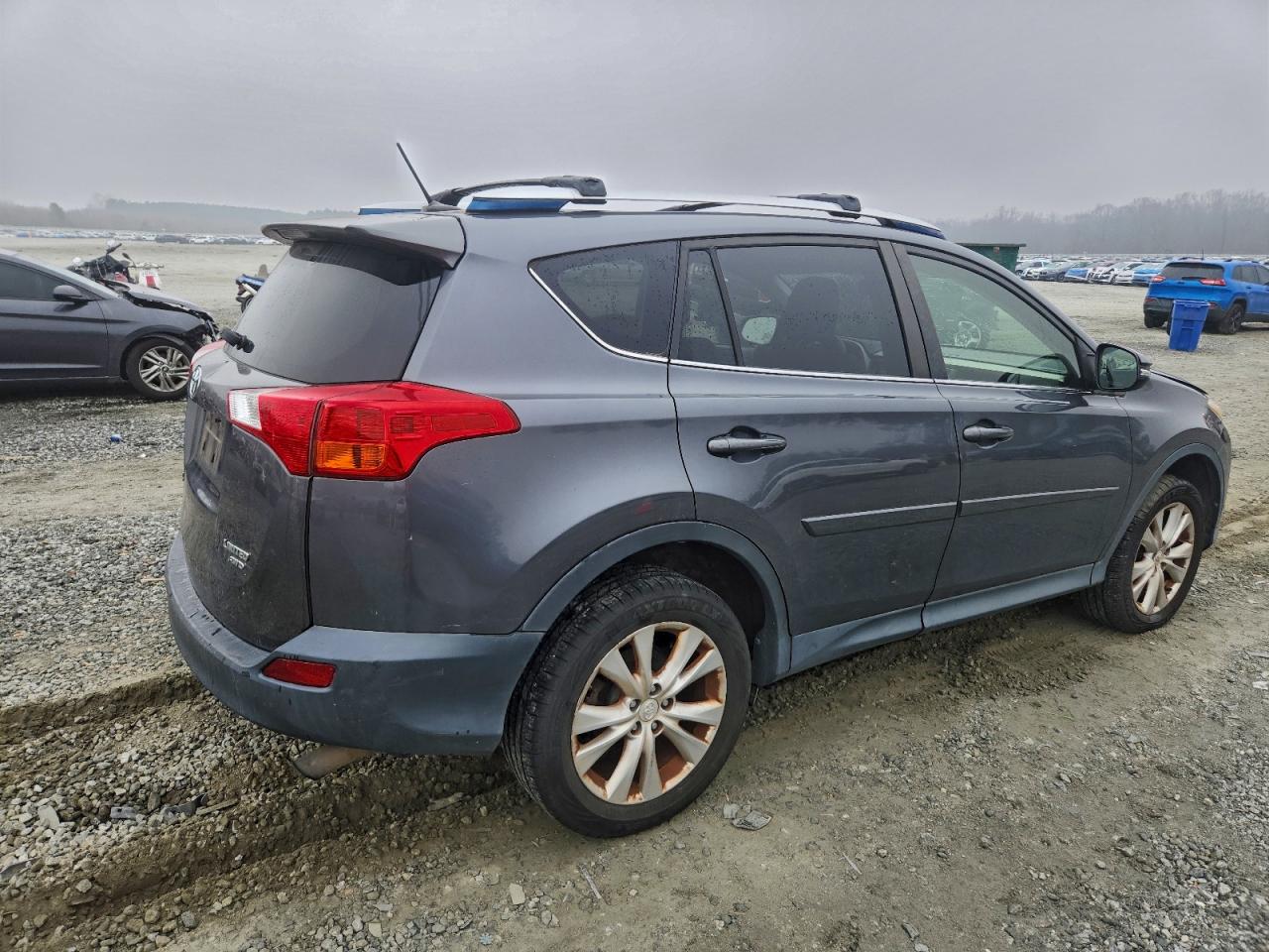 Toyota RAV4 Limited Image 3