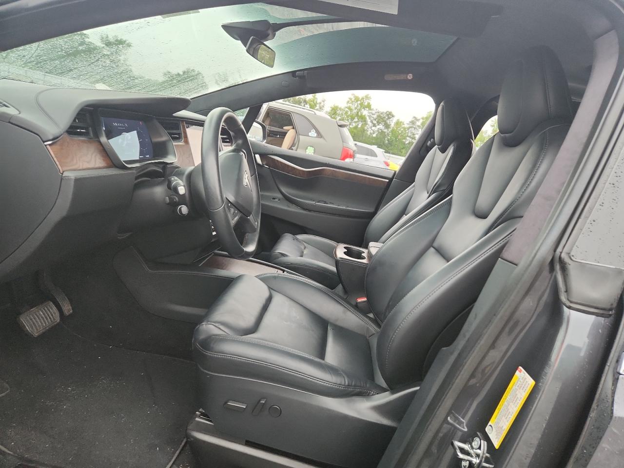 Tesla Model X Image 12