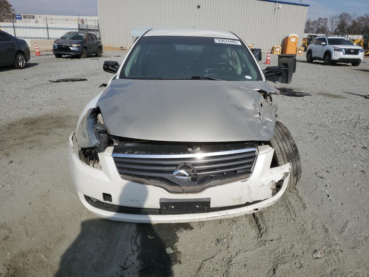 Nissan Altima Base Image 5
