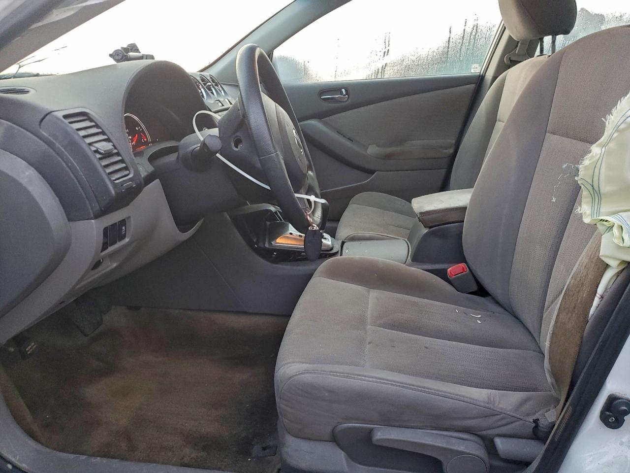 Nissan Altima Base Image 9